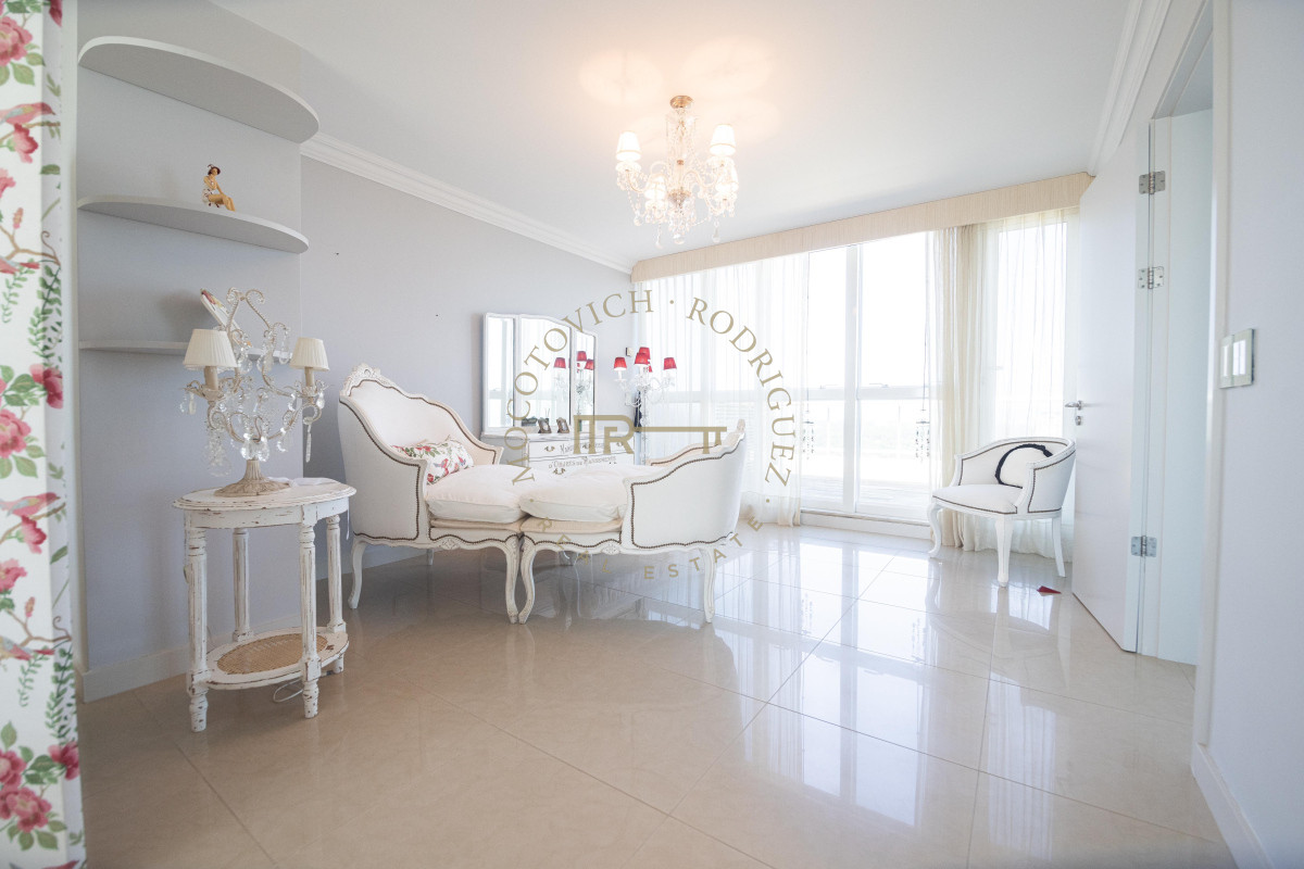 Apartamento ID.3032 - Torre Aquarela exclusivo apartamento en venta 4 dormitorios y dep. de servicio.