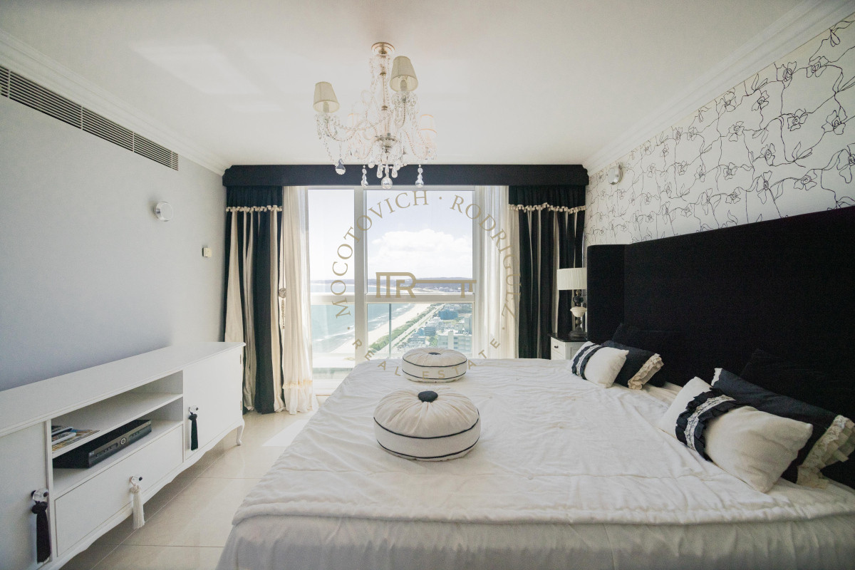 Apartamento ID.3032 - Torre Aquarela exclusivo apartamento en venta 4 dormitorios y dep. de servicio.