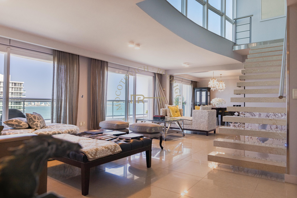 Apartamento ID.3032 - Torre Aquarela exclusivo apartamento en venta 4 dormitorios y dep. de servicio.