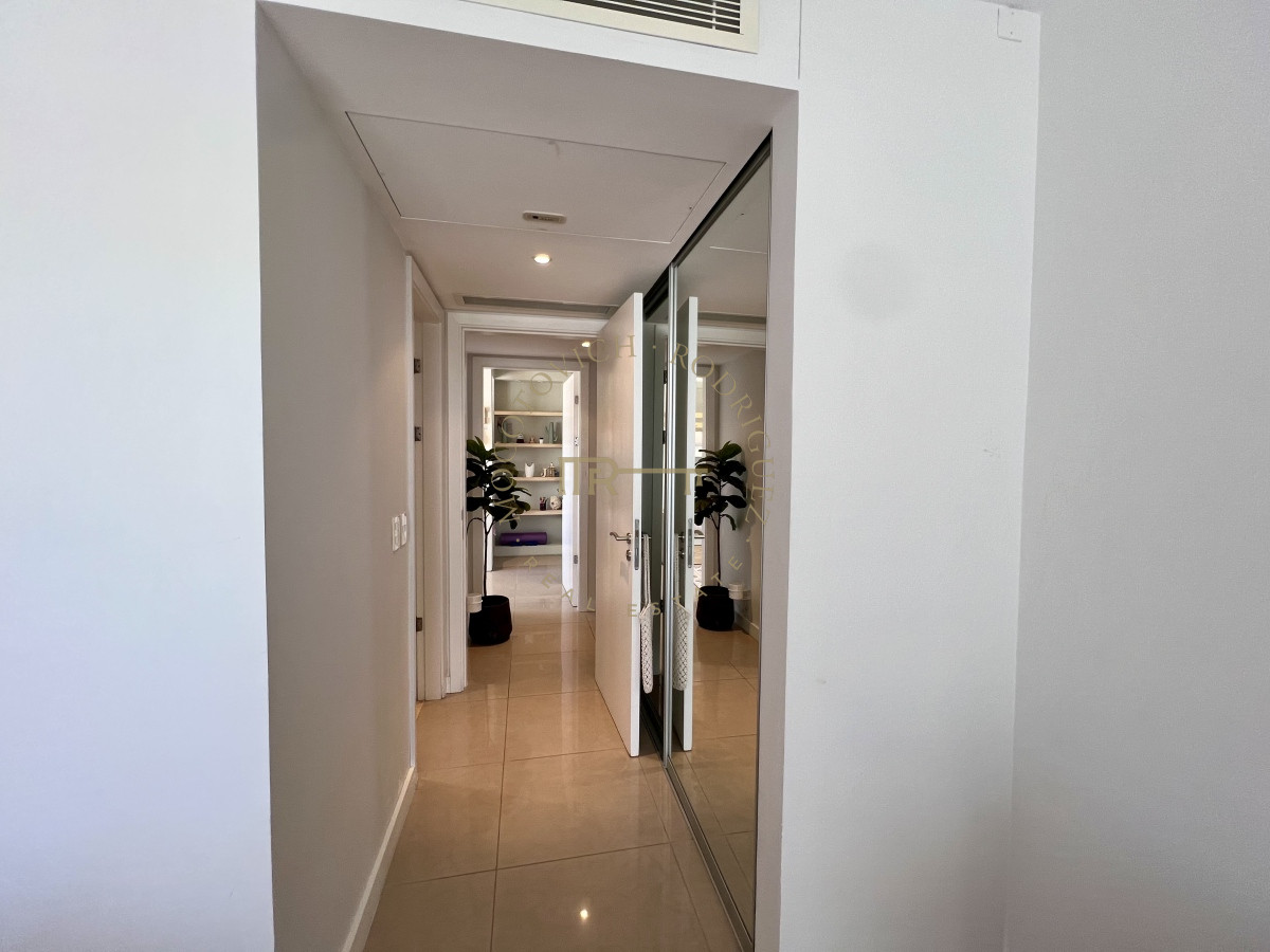 Apartamento ID.2403 - Aquarela 3 dormitorios y dep. de servicio en alquiler temporal 2026 Punta del Este.-
