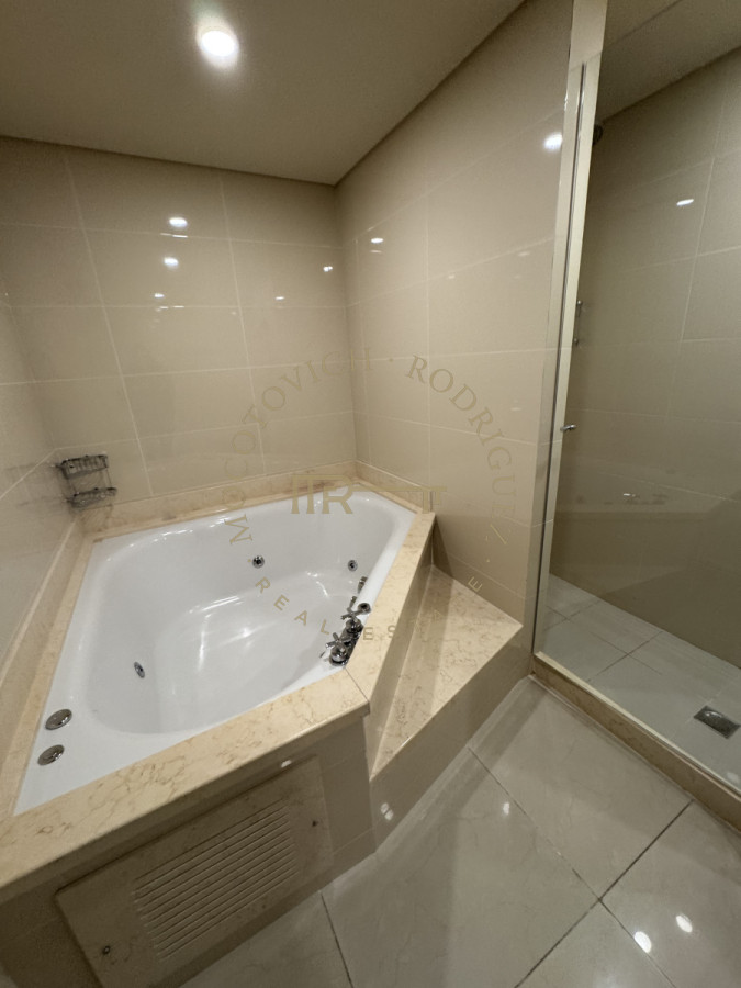 Apartamento ID.7 - Aquarela duplex  4 dormitorios en venta. Playa Mansa. Punta del Este