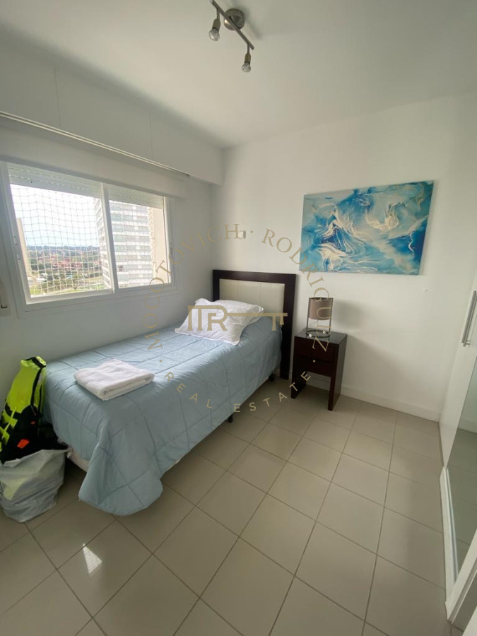 Apartamento ID.33 - Aquarela. Alquiler temporal. 2 dormitorios y dependencia de servicio.  Punta del Este.