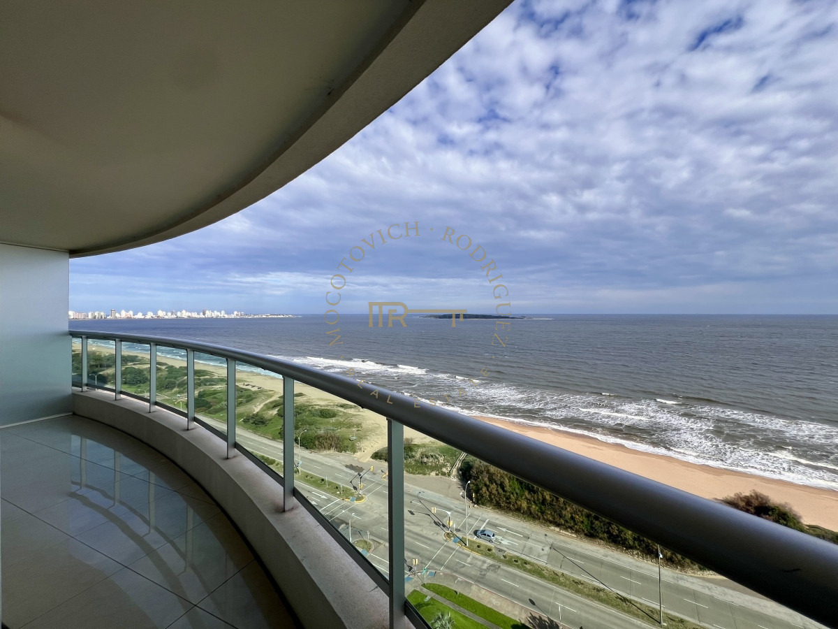 Apartamento ID.2794 - Alquiler de invierno en torre Aquarela. 3 dormitorios en suite y vista al mar. 
