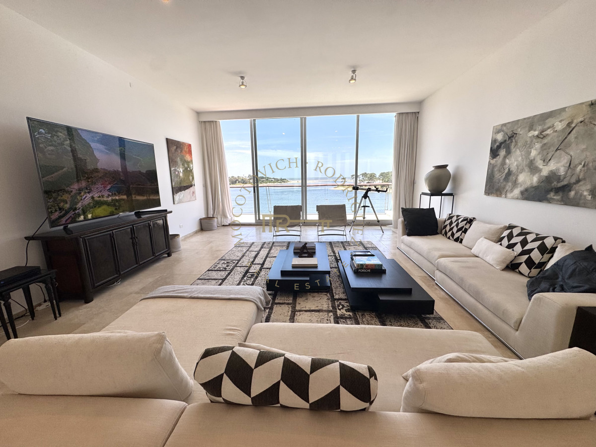 Apartamento ID.4088 - Delamar Pent House en venta con piscina y parrilla propia. La Barra. 