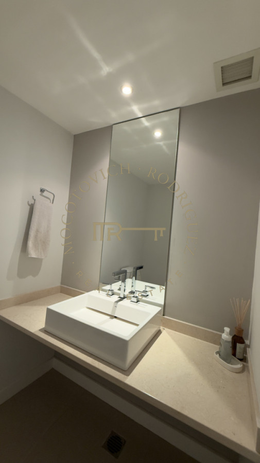 Apartamento ID.2403 - Aquarela 3 dormitorios y dep. de servicio en alquiler temporal 2026 Punta del Este.-