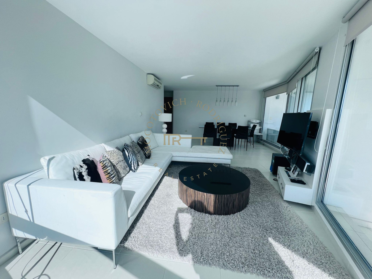 Apartamento ID.1972 - Atractivo esquinero en la Mansa a pasos del Conrad