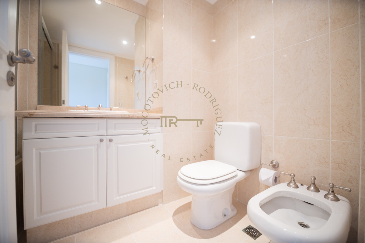 Apartamento ID.3937 - Le Jardin apartamento en venta de 4 suites más servicio. Piso alto vista . Punta del Este