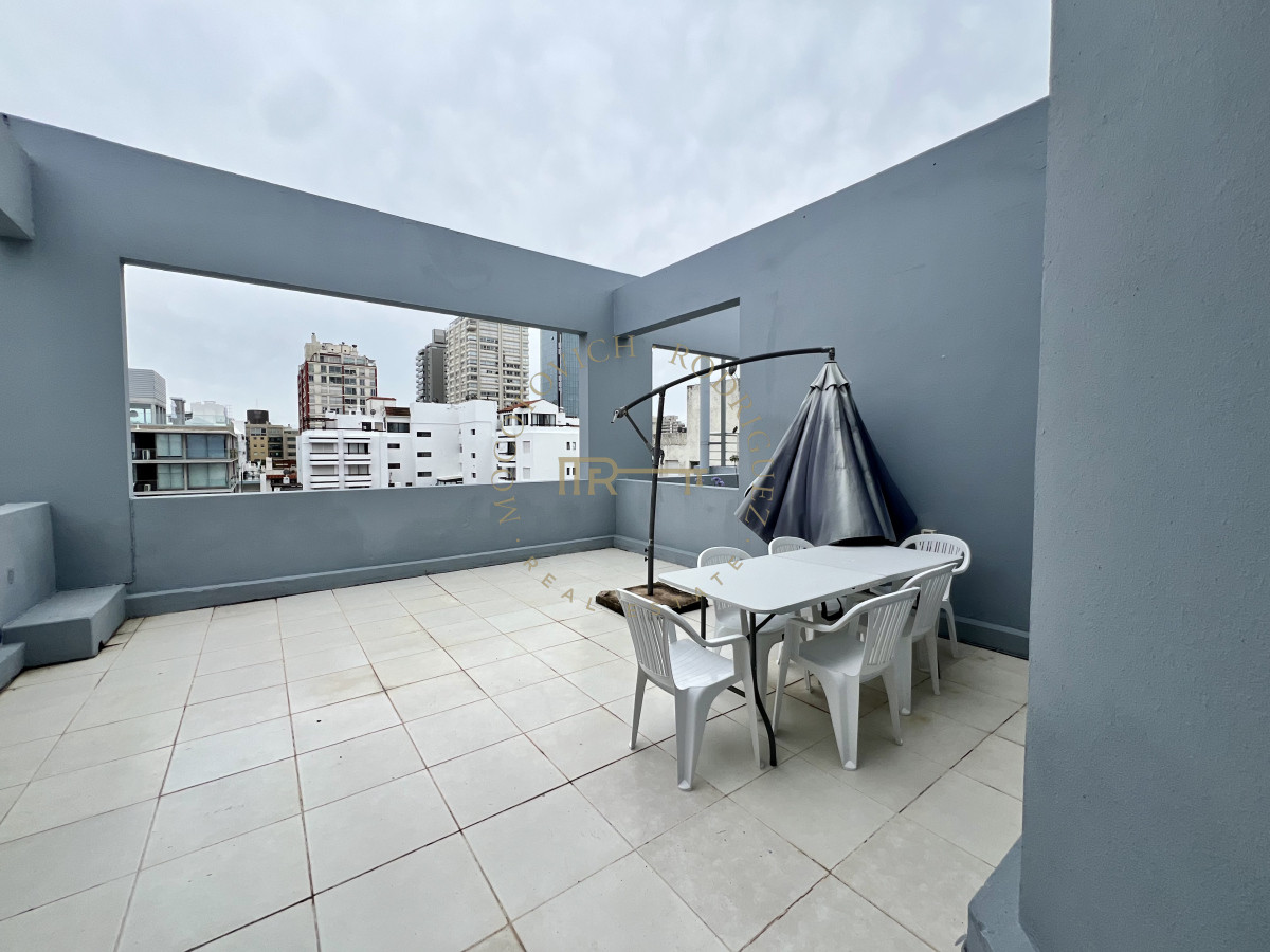 Apartamento ID.3233 - Apartamento en venta de un dormitorios con terraza y parrilla de uso exclusivo. Península Punta del este.  