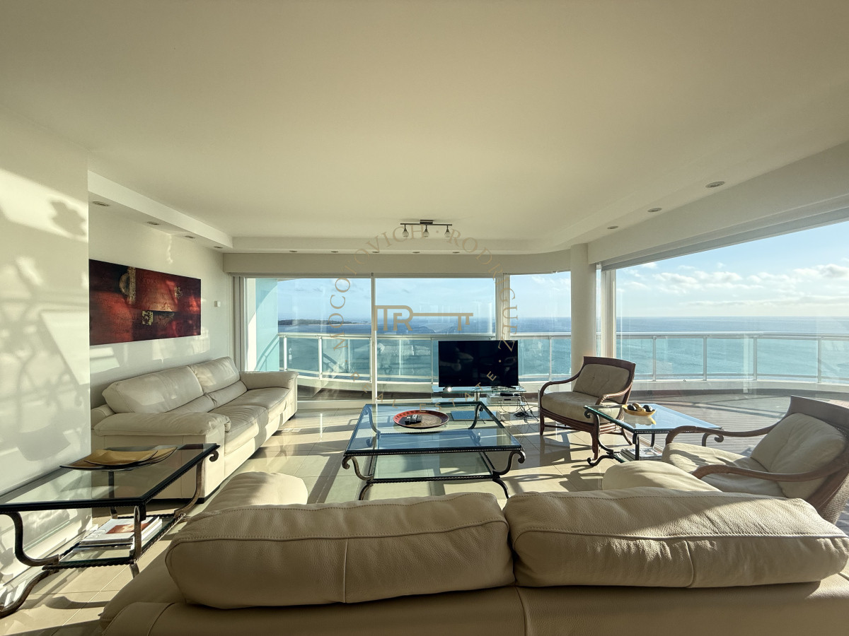 Apartamento ID.28 - Aquarela apartamento 2 dormitorios y dependencia. Alquiler Temporal. Piscina vista -Punta del Este