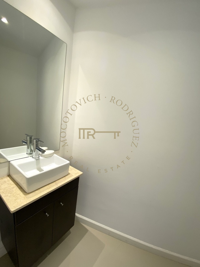 Apartamento ID.874 - Playa Mansa apartamento en venta 3 dormitorios y servicio.