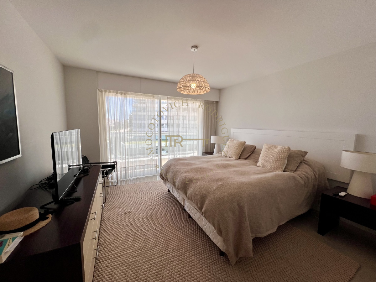 Apartamento ID.2403 - Aquarela 3 dormitorios y dep. de servicio en alquiler temporal 2026 Punta del Este.-