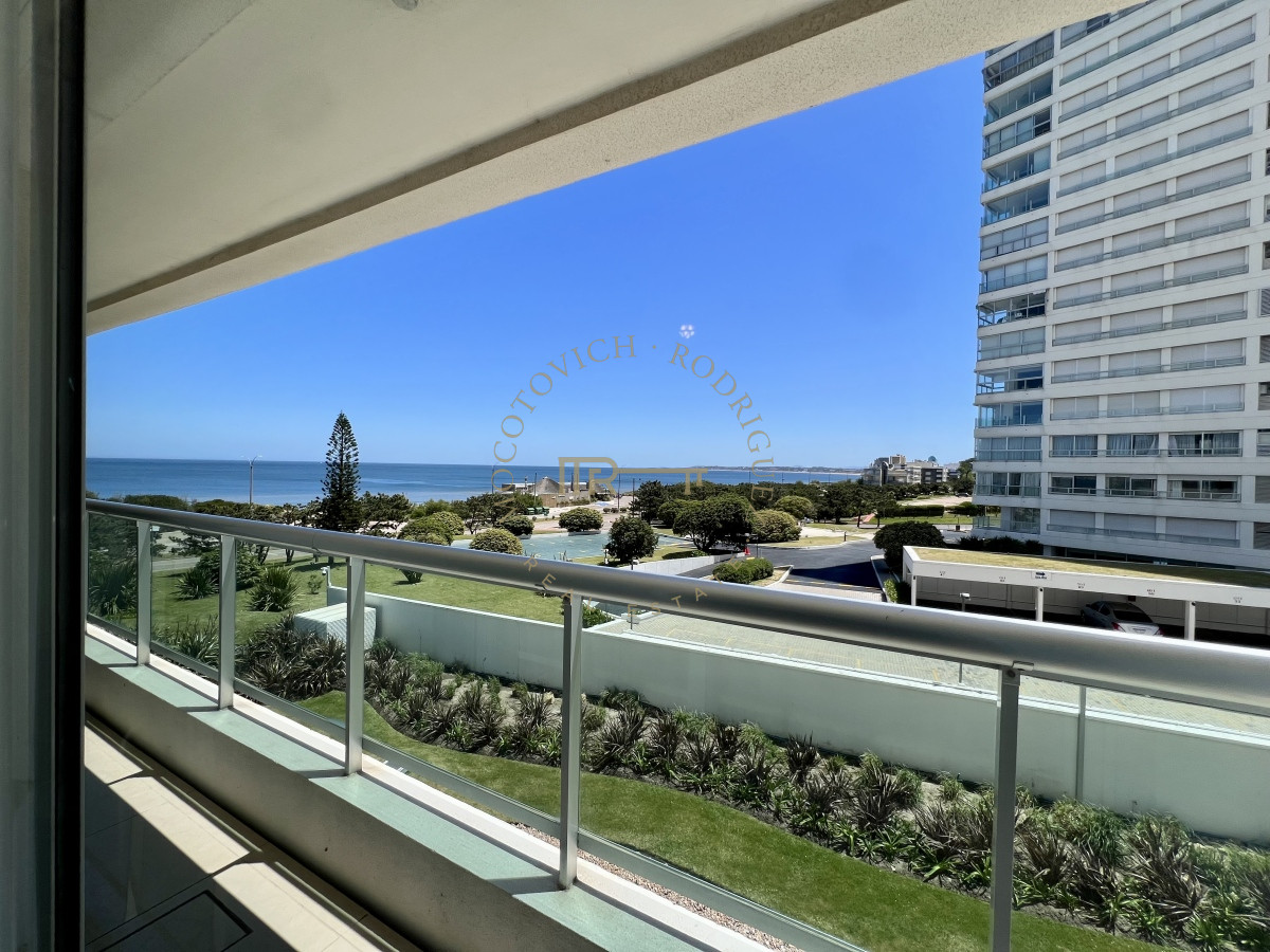 Apartamento ID.2403 - Aquarela 3 dormitorios y dep. de servicio en alquiler temporal 2026 Punta del Este.-