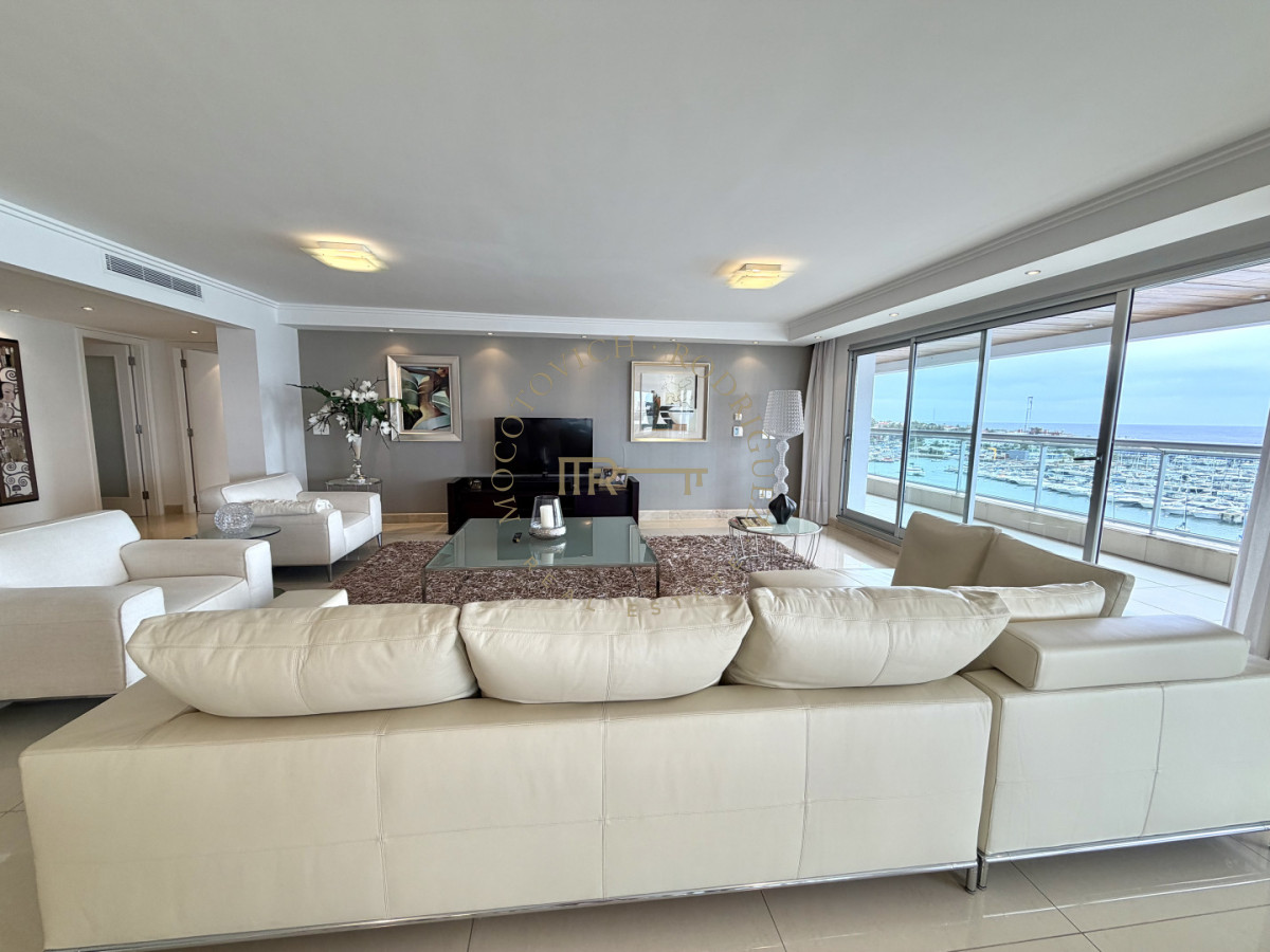 Apartamento ID.4243 - Apartamento de 4 dormitorios más dep. de servicio con vista al puerto de Punta del Este 