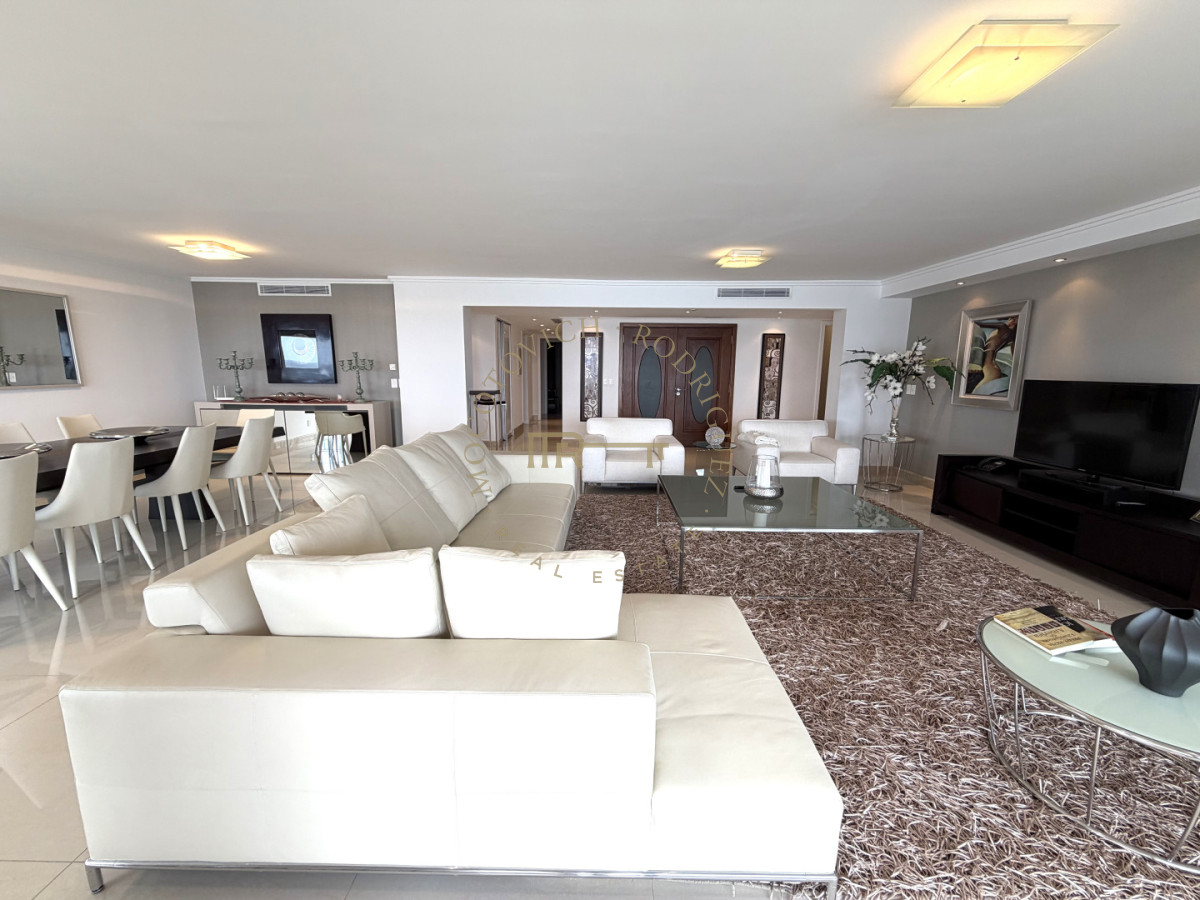 Apartamento ID.4243 - Apartamento de 4 dormitorios más dep. de servicio con vista al puerto de Punta del Este 