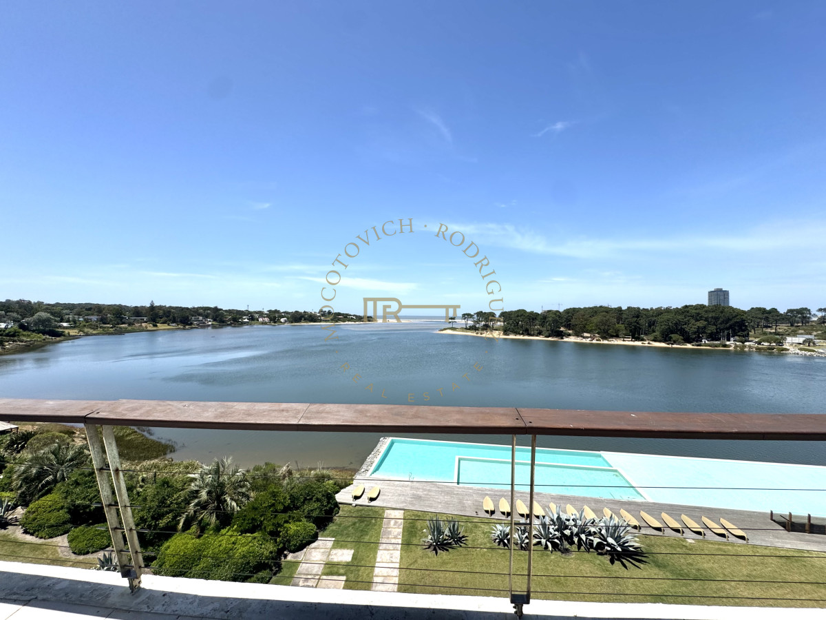 Apartamento ID.4088 - Delamar Pent House en venta con piscina y parrilla propia. La Barra. 