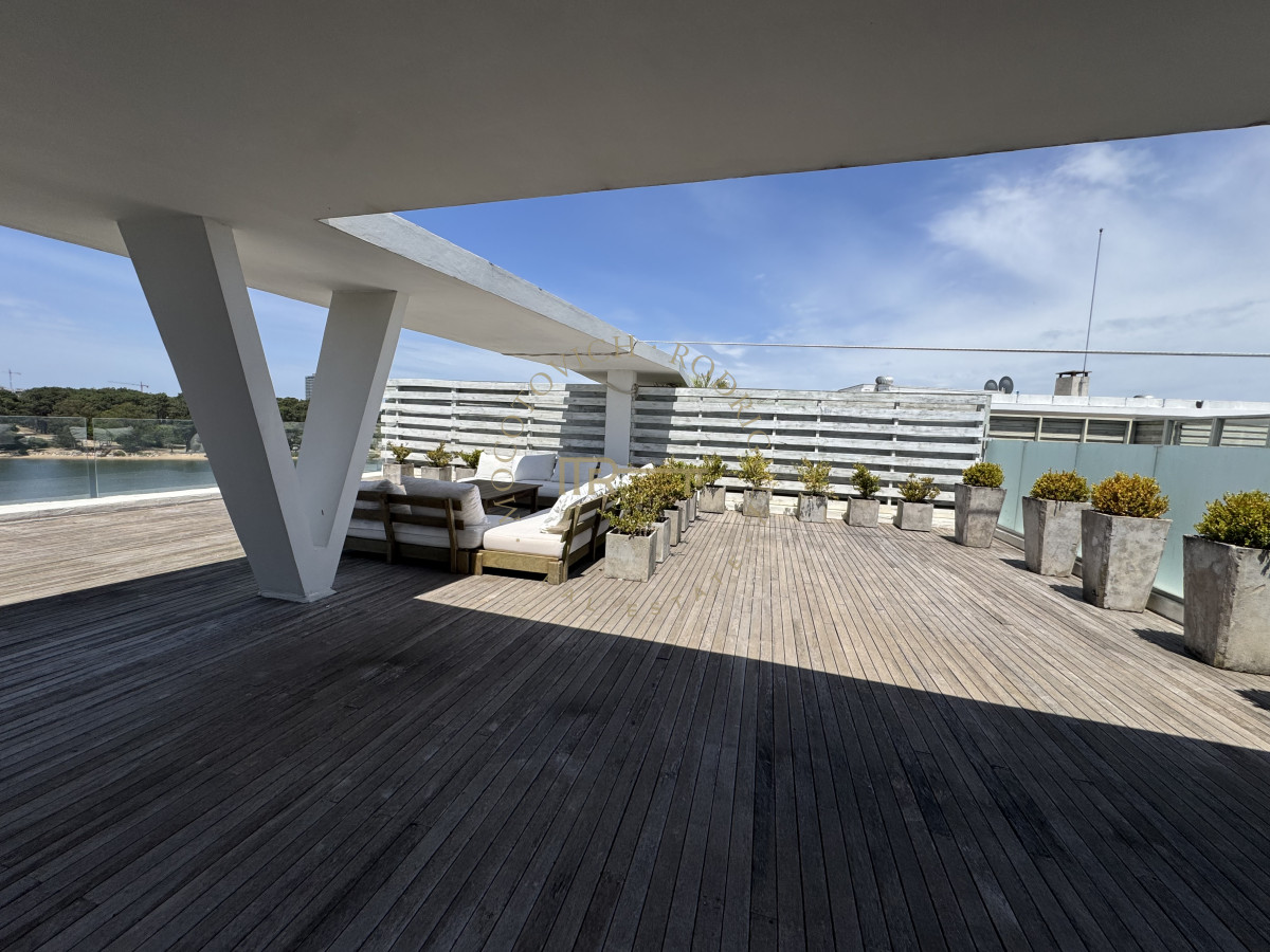 Apartamento ID.4088 - Delamar Pent House en venta con piscina y parrilla propia. La Barra. 