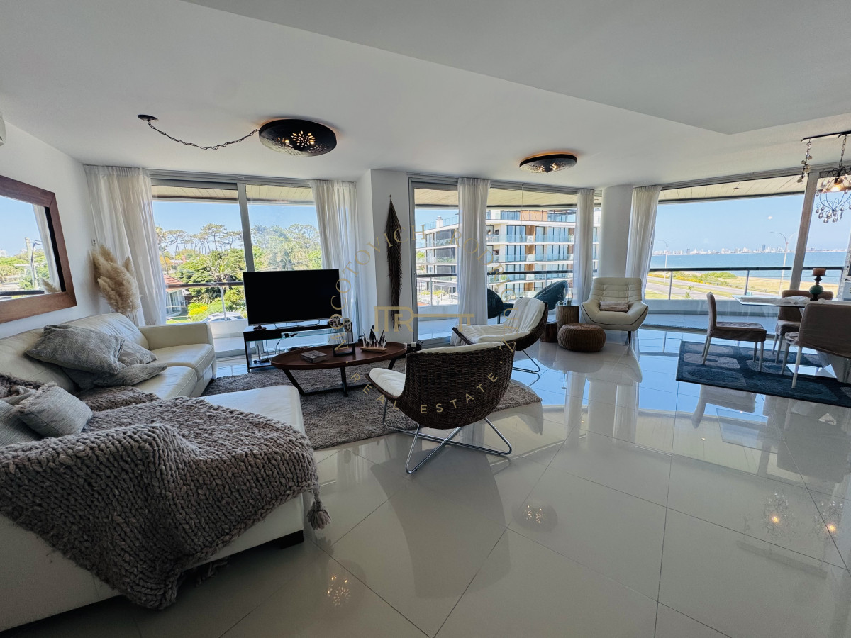 Apartamento ID.235 - Apartamento en venta  2 dormitorios con vista al mar y parrilla propia - Playa Mansa Punta del Este
