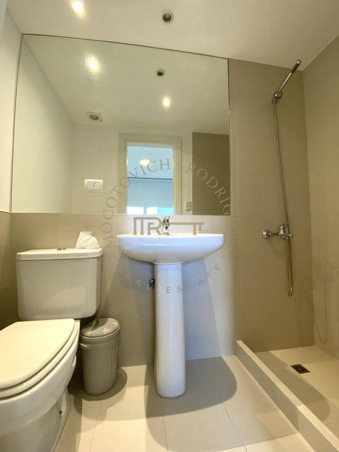 Apartamento ID.874 - Playa Mansa apartamento en venta 3 dormitorios y servicio.