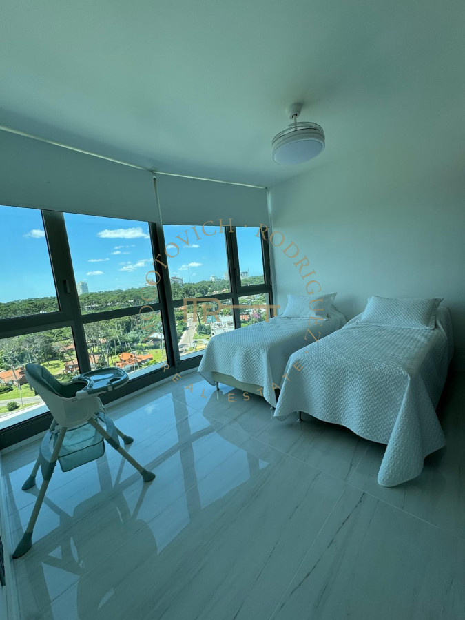 Apartamento ID.2527 - Fendi, Esquinero en venta a Punta Ballena de 4 dormitorios impresionante vista. 