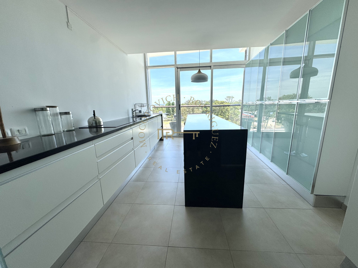 Apartamento ID.4088 - Delamar Pent House en venta con piscina y parrilla propia. La Barra. 