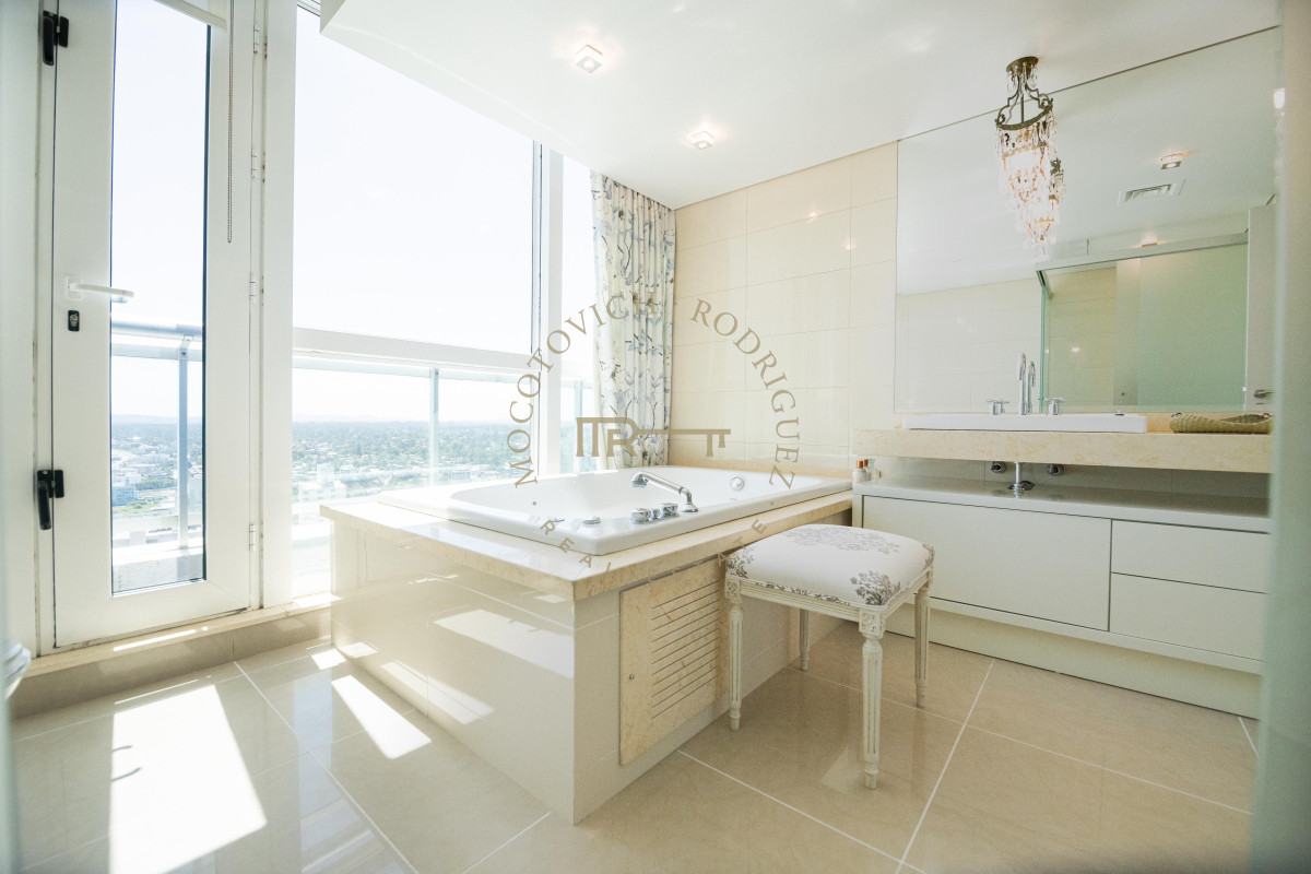Apartamento ID.3032 - Torre Aquarela exclusivo apartamento en venta 4 dormitorios y dep. de servicio.
