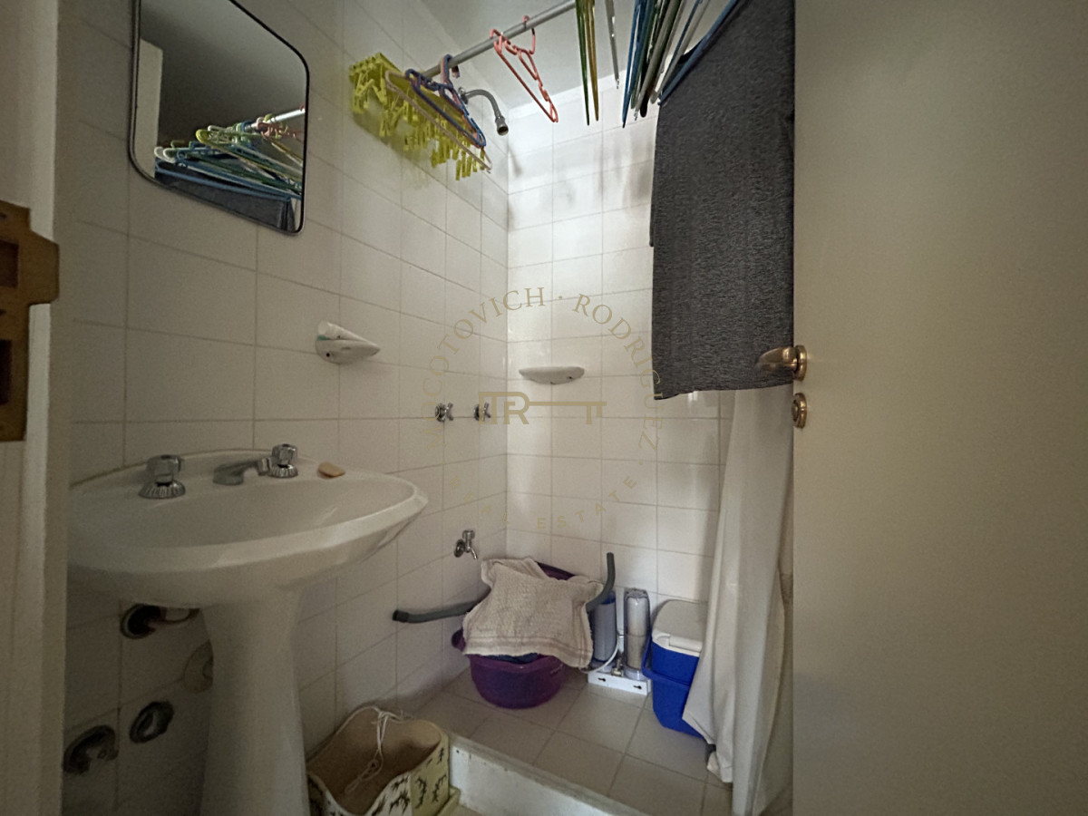 Apartamento ID.4234 - Apartamento en venta de 3 dormitorios mas dep. frente al puerto de Punta del Este.