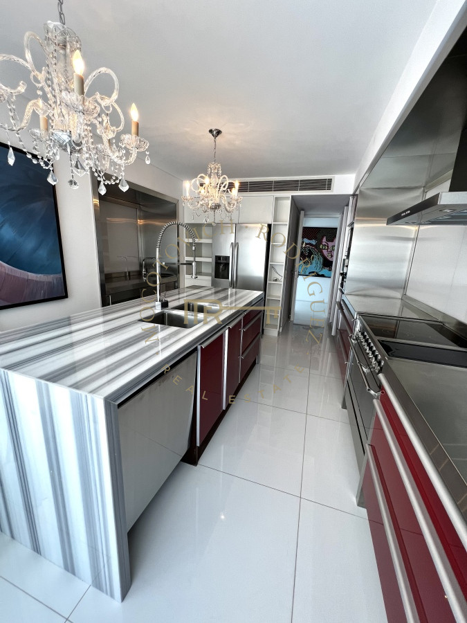 Apartamento ID.2377 - Exclusivo apartamento en venta  de categoría con 4 suites. Vista al mar 