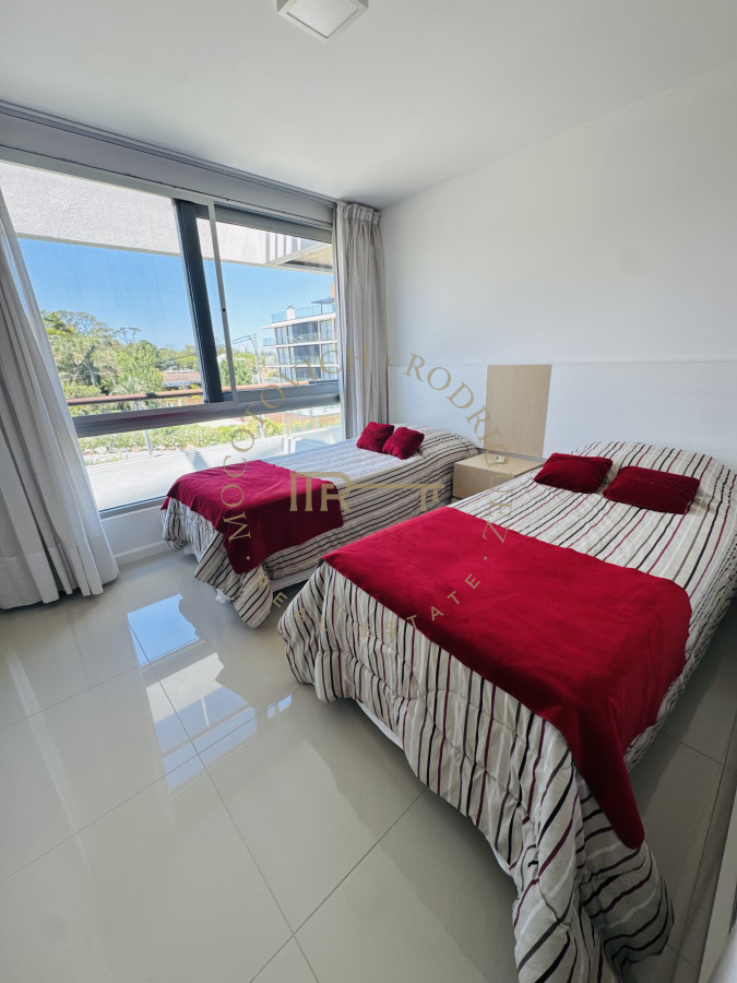 Apartamento ID.235 - Apartamento en venta  2 dormitorios con vista al mar y parrilla propia - Playa Mansa Punta del Este