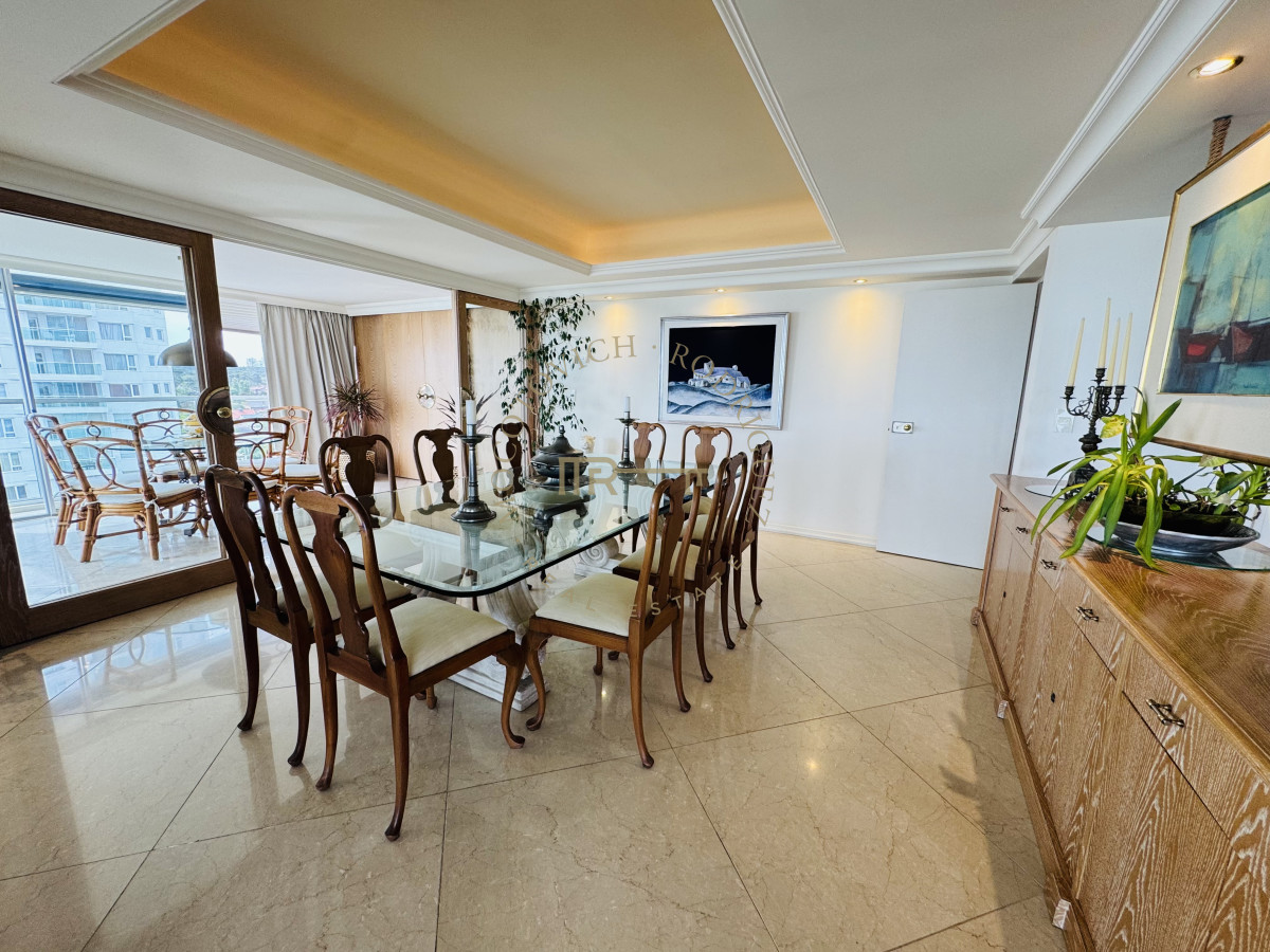 Apartamento ID.4059 - Alquiler tres dormitorios y dep de servicio. Frente al mar con vista.