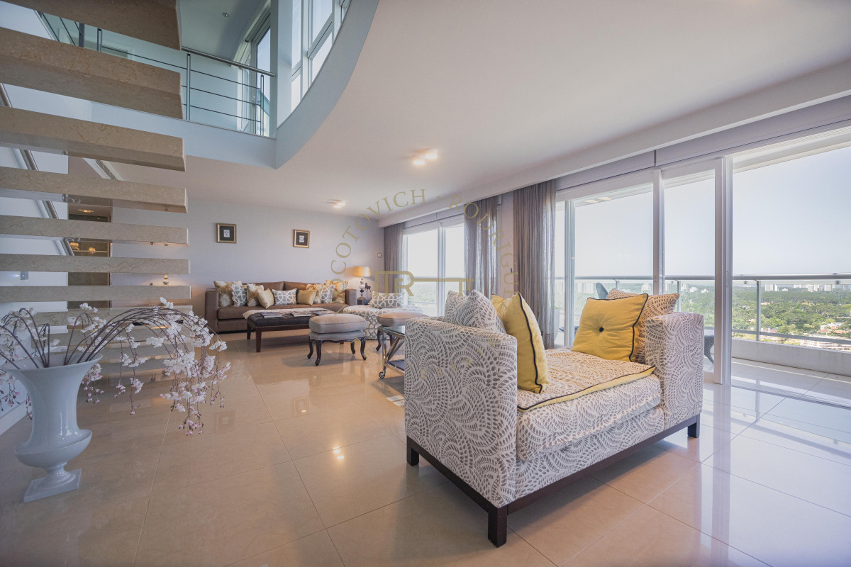 Apartamento ID.3032 - Torre Aquarela exclusivo apartamento en venta 4 dormitorios y dep. de servicio.