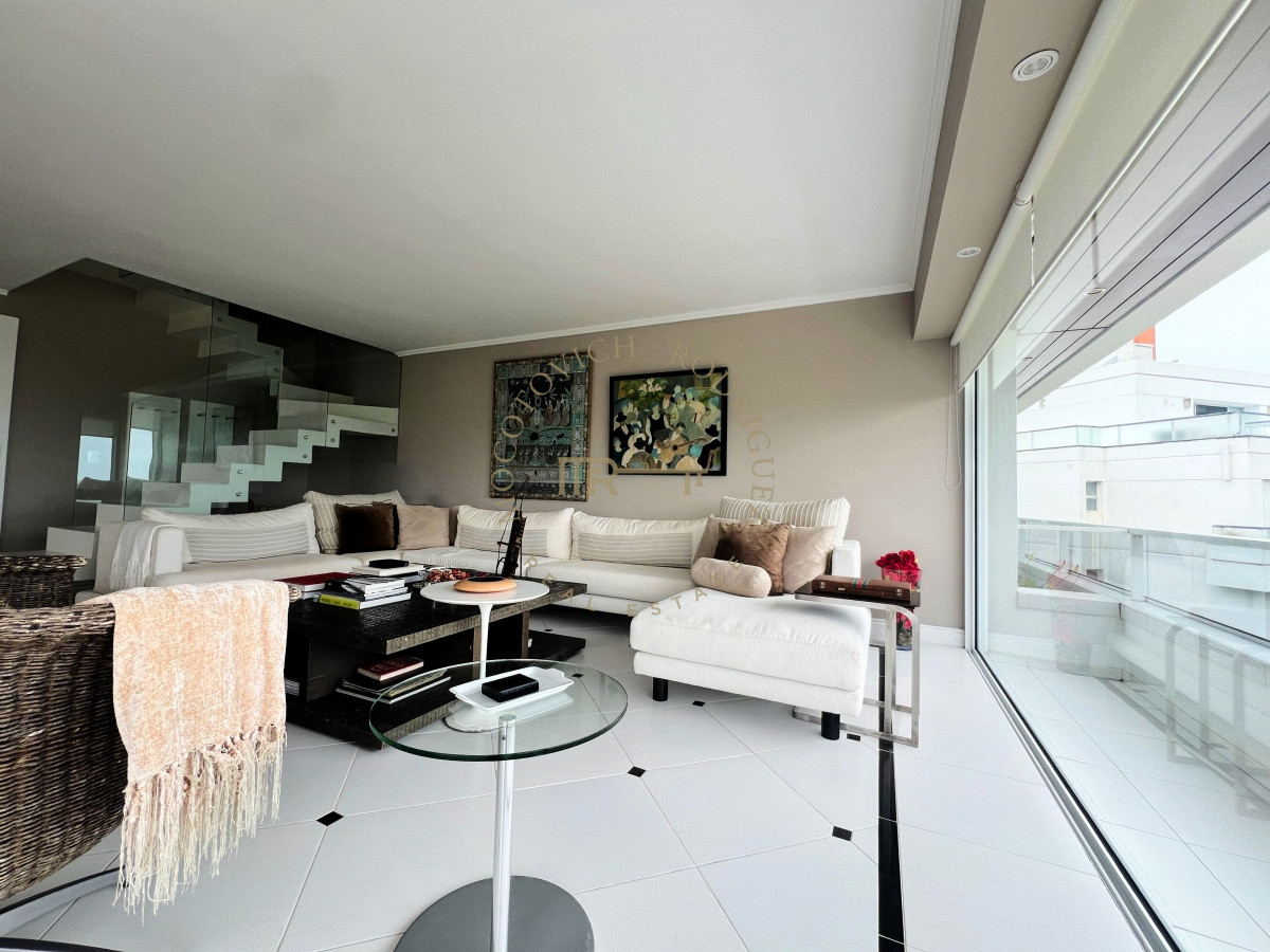 Apartamento ID.2379 - Espectacular apartamento en venta 6 dormitorios, barbacoa y loft en la brava. Vista al mar.-