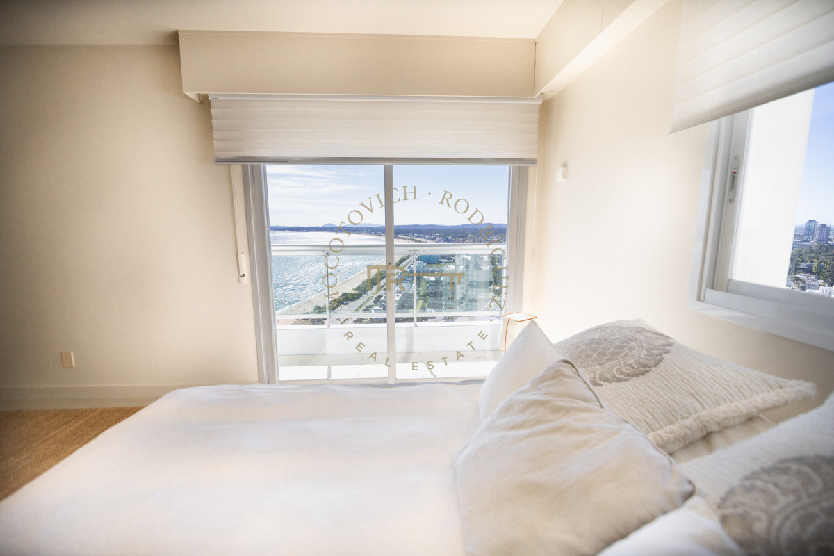 Apartamento ID.7 - Aquarela duplex en venta 4 dormitorios en venta. Playa Mansa. Punta del Este