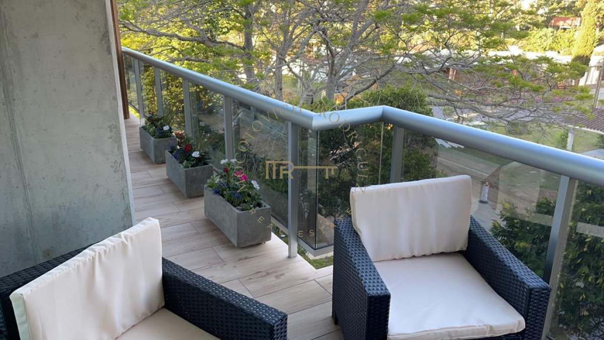 Apartamento ID.2511 - Apartamento en venta Punta del Este. Dos dormitorios y dos baños. Con amenities.  