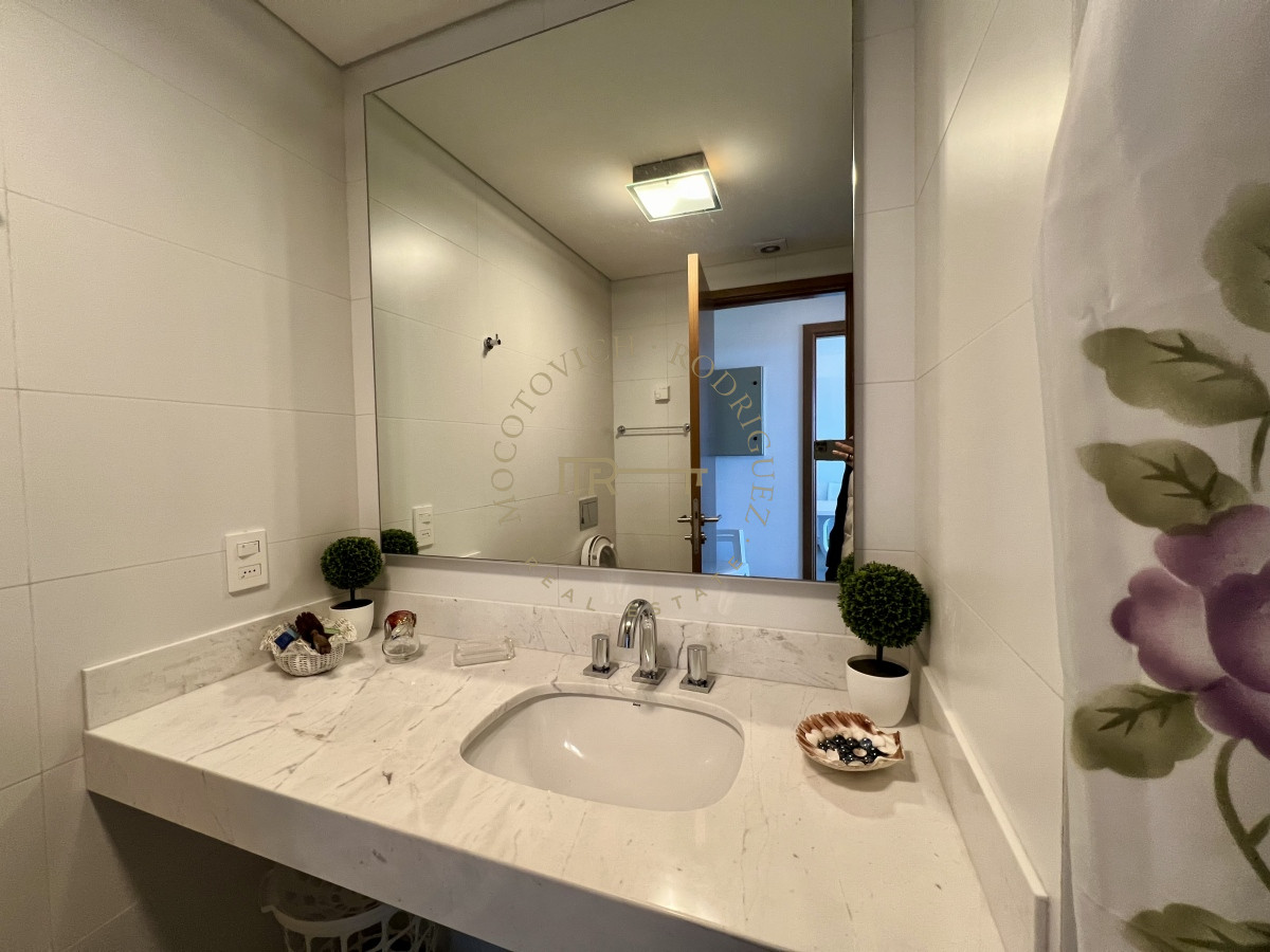 Apartamento ID.2924 - Alquiler temporada apartamento de 1dormitorios y 1 baño vista directa al mar.