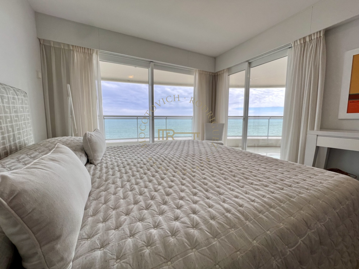 Apartamento ID.2794 - Alquiler de invierno en torre Aquarela. 3 dormitorios en suite y vista al mar. 