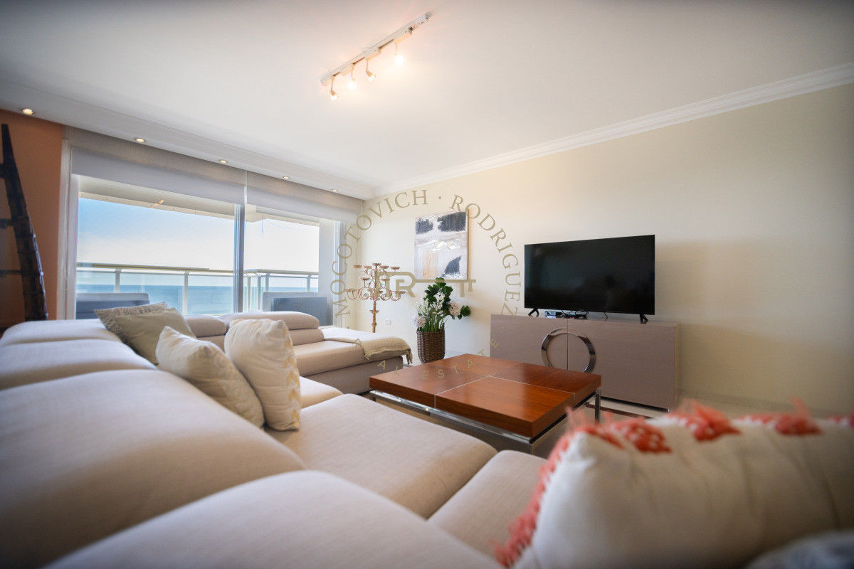 Apartamento ID.3937 - Le Jardin apartamento en venta de 4 suites más servicio. Piso alto vista . Punta del Este