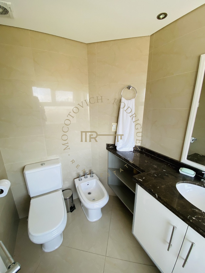 Apartamento ID.2255 - Casino Tower tres dormitorios en alquiler de verano 2024. 
