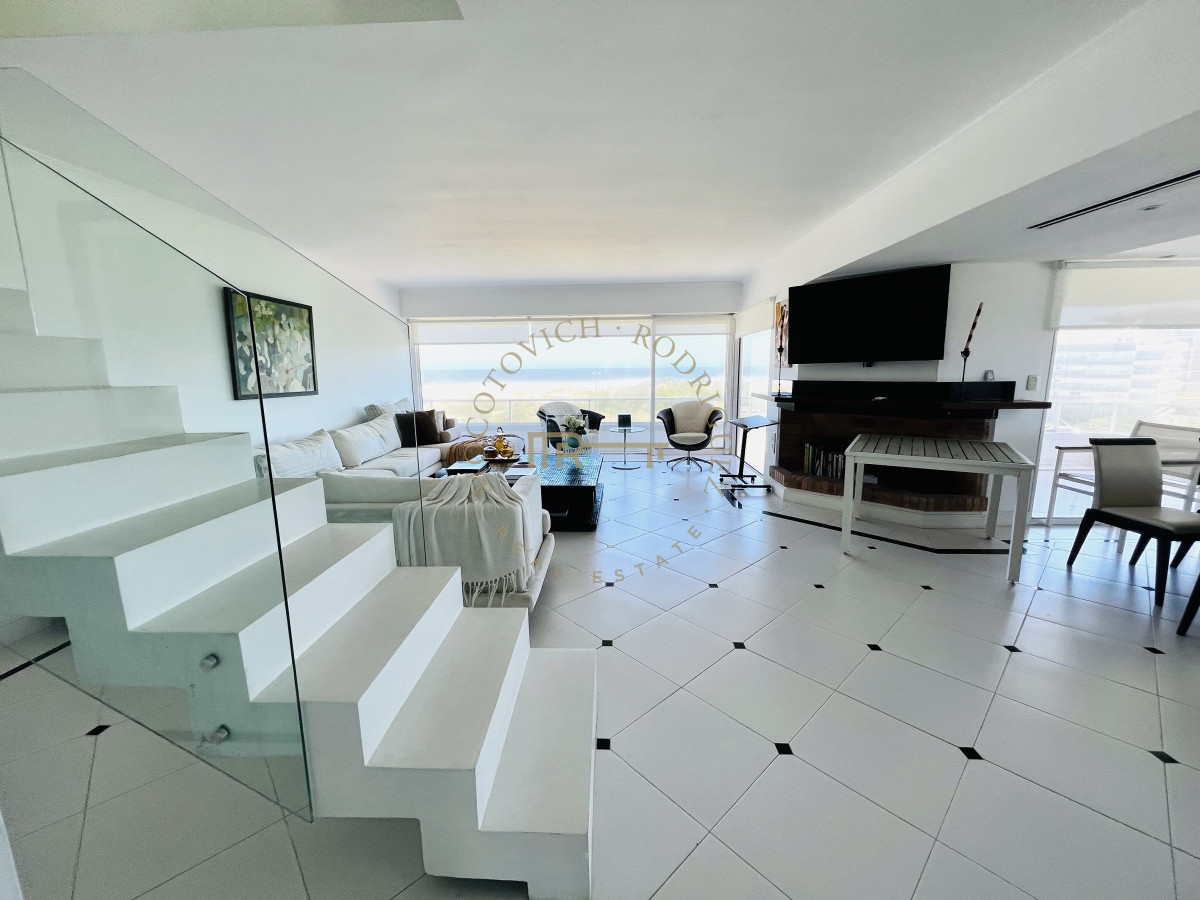Apartamento ID.2379 - Espectacular apartamento en venta 6 dormitorios, barbacoa y loft en la brava. Vista al mar.-