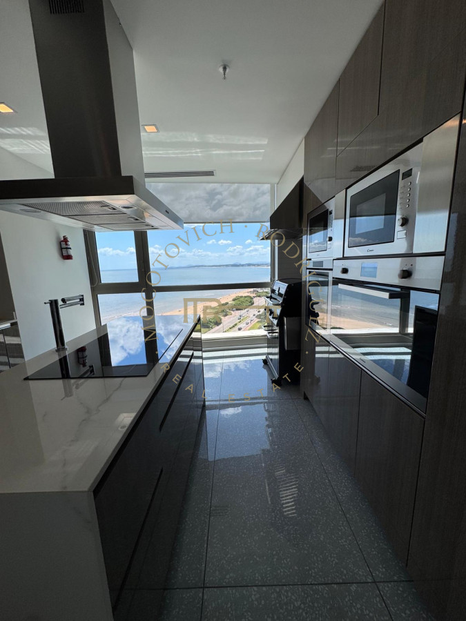 Apartamento ID.2527 - Fendi, Esquinero en venta a Punta Ballena de 4 dormitorios impresionante vista. 