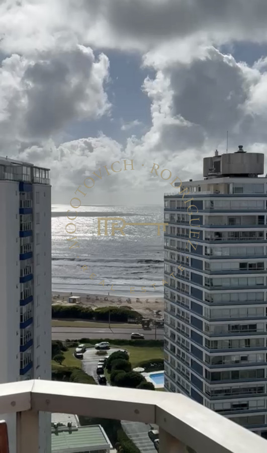 Apartamento ID.3745 - Alquiler de verano. 1 dormitorio, vista al mar, servicio de playa en brava. 