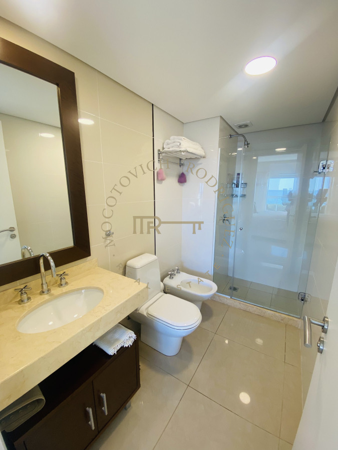 Apartamento ID.2636 - Aquarela alquiler temporal tres dormitorios en suite. Punta del Este