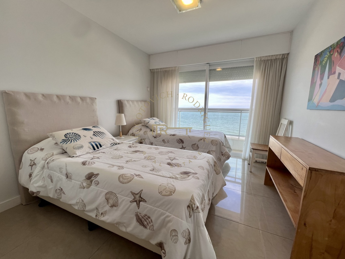 Apartamento ID.2794 - Alquiler de invierno en torre Aquarela. 3 dormitorios en suite y vista al mar. 