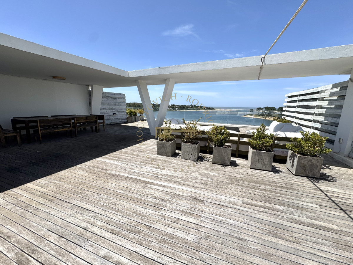 Apartamento ID.4088 - Delamar Pent House en venta con piscina y parrilla propia. La Barra. 