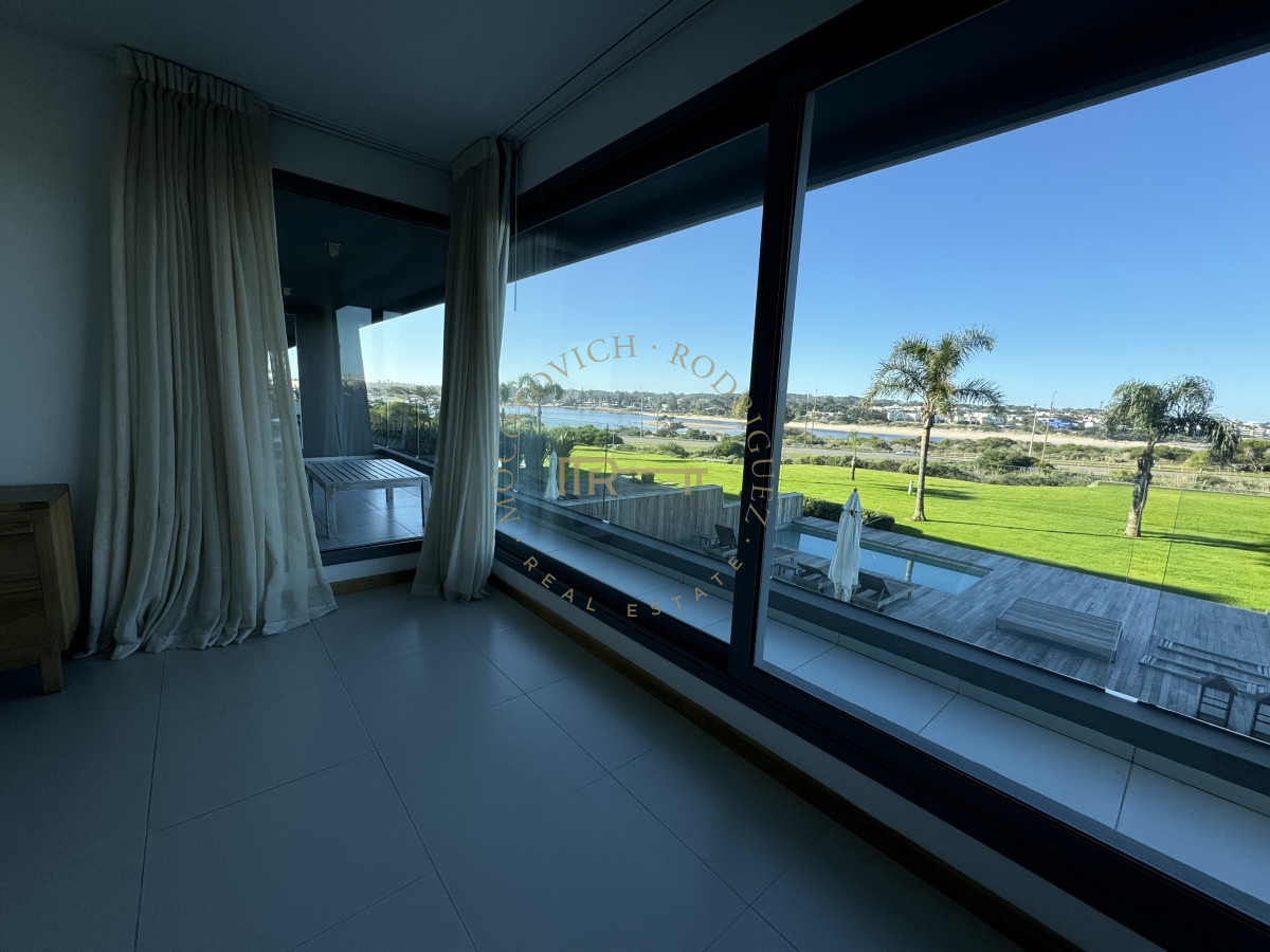 Apartamento ID.2842 - Tiburón Terrazas en venta 3 dorm y dep. 
