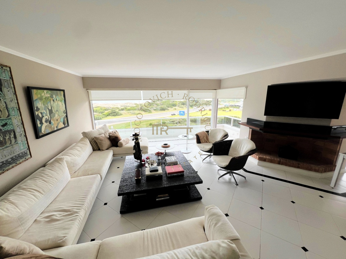 Apartamento ID.2379 - Espectacular apartamento en venta 6 dormitorios, barbacoa y loft en la brava. Vista al mar.-