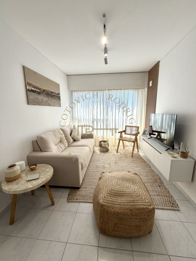 Apartamento ID.4258 - Apartamento en venta de dos dormitorios dos baños reciclado. Punta del Este