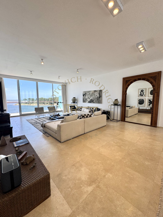 Apartamento ID.4088 - Delamar Pent House en venta con piscina y parrilla propia. La Barra. 