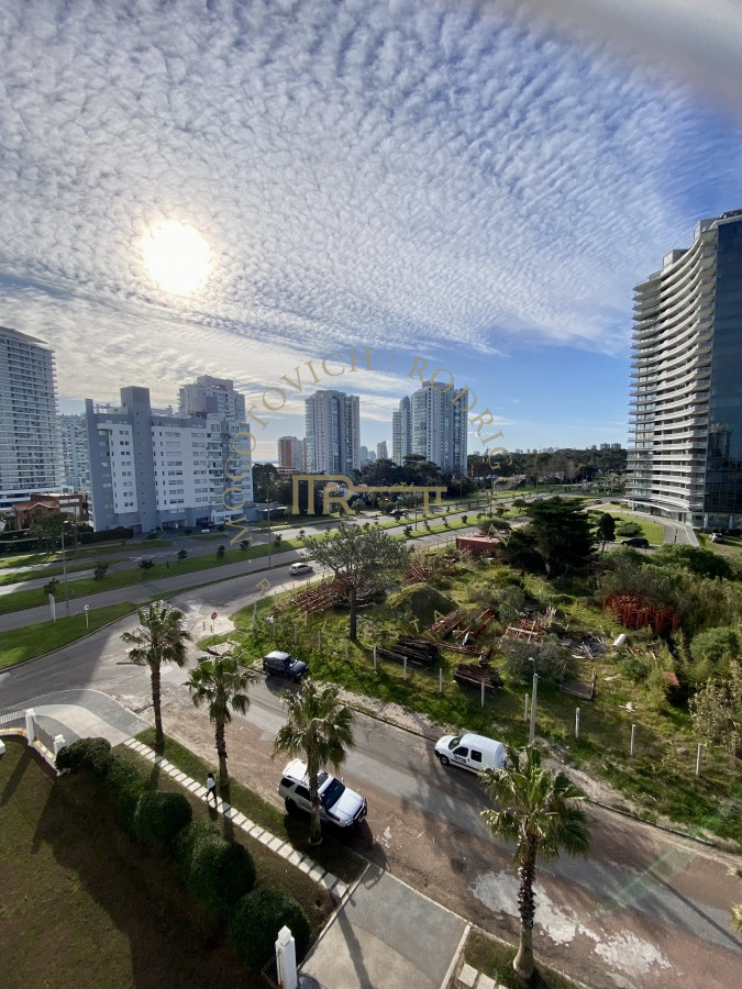 Apartamento ID.2255 - Casino Tower tres dormitorios en alquiler de verano 2024. 