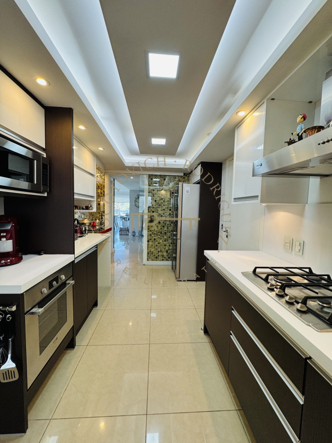 Apartamento ID.27 - Aquarela Apartamento en venta 2 dormitorios en suite y dependencia de servicio