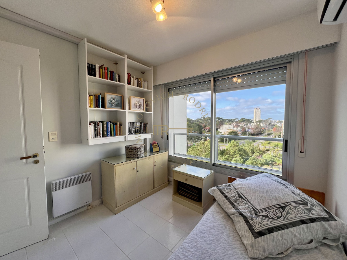 Apartamento ID.3268 - Apartamento 3 dormitorios en alquiler anual. Punta del este.